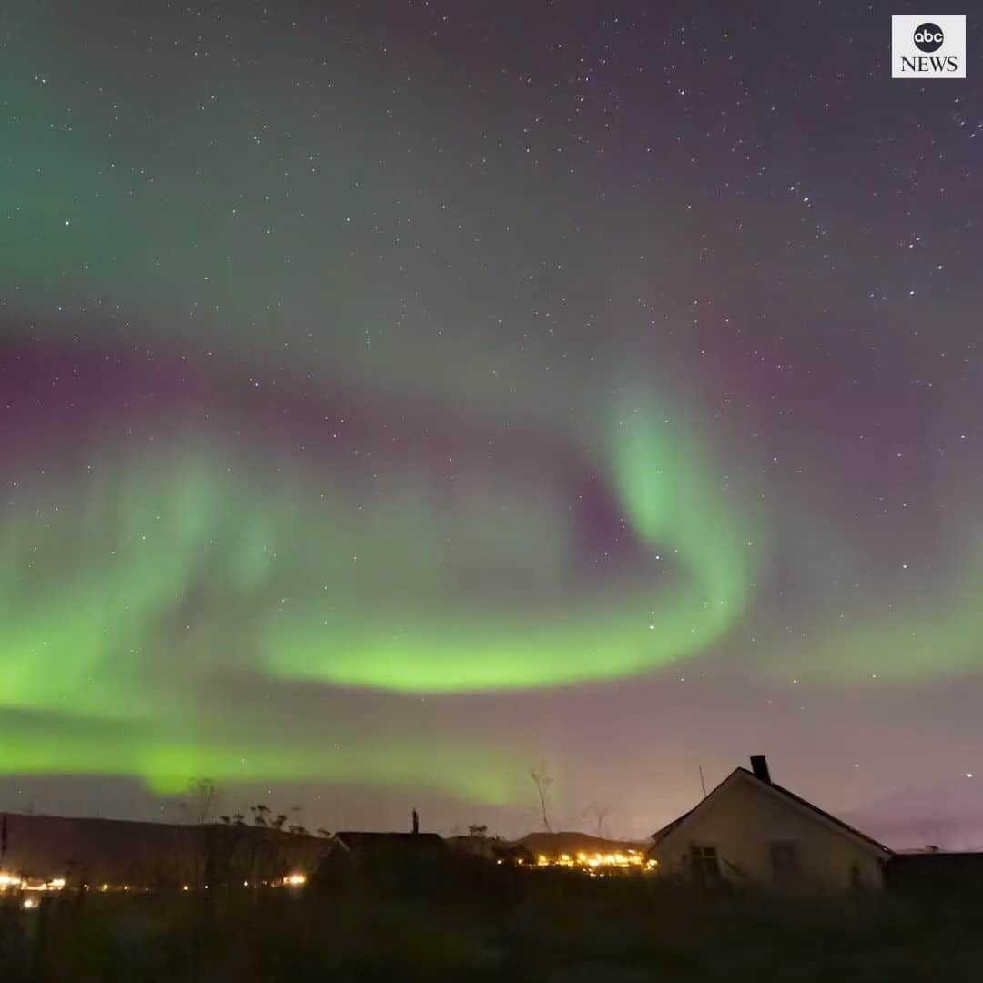 のインスタグラム：「NORWAY'S AURORA: Time-lapse footage shows the shimmering northern lights dancing across the skies above Norway. #northernlights #auroraborealis」