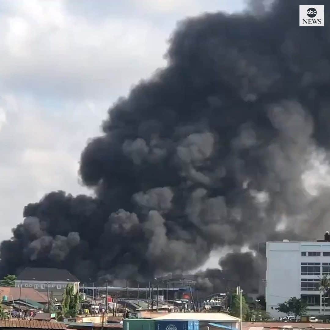 のインスタグラム：「CHAOS IN LAGOS: Smoke from a burning bus depot fills the skies of Lagos, Nigeria, after anti police brutality protesters were fired upon, sparking outrage. #lagos #nigeria #fire #protests #policebrutality」