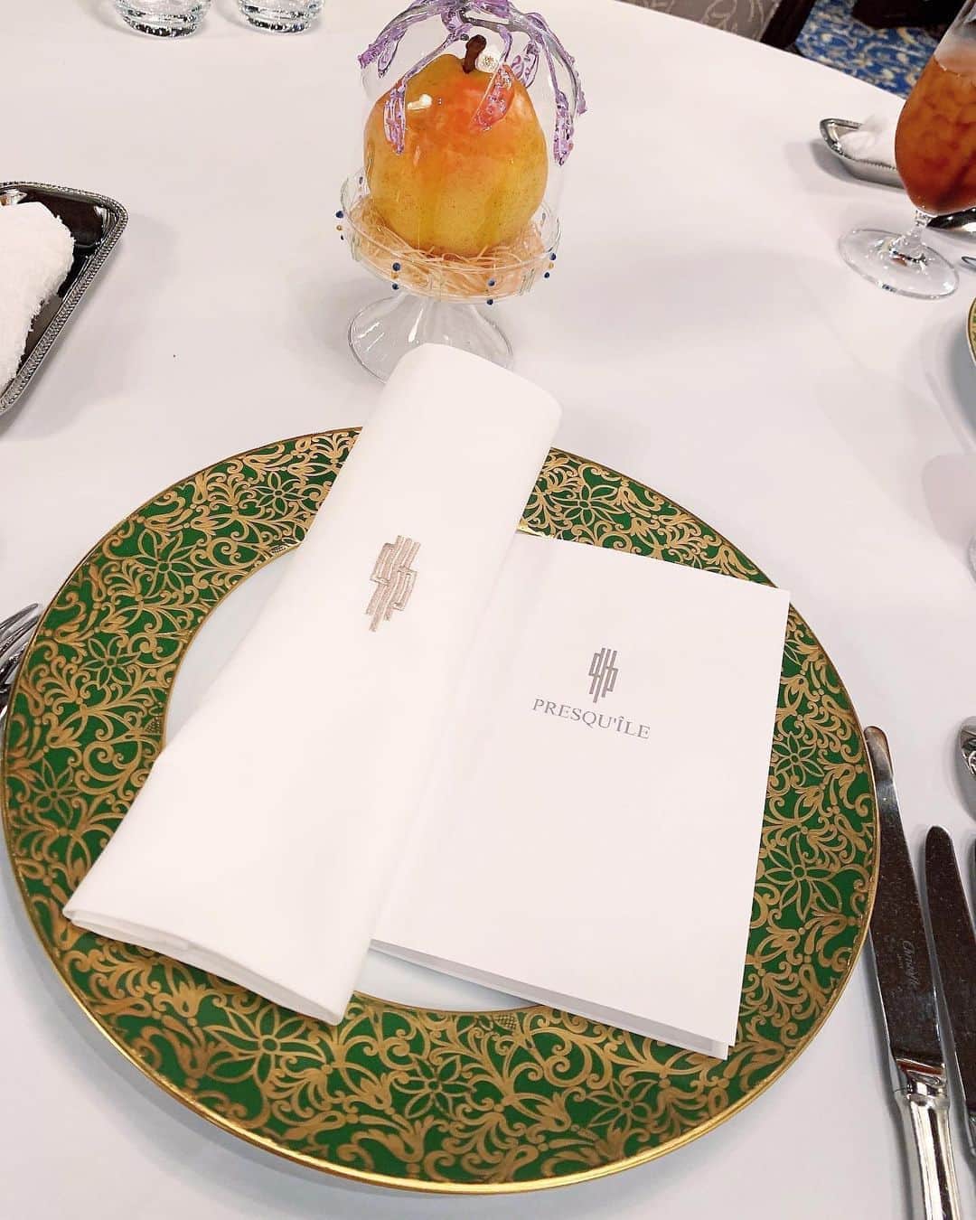 AIKAさんのインスタグラム写真 - (AIKAInstagram)「. . 📍プレスキル 🍽 . お人形さんと淀屋橋にある 行ってみたかったお店に...🥺♬ . レストランのコース料理は 女子と行くのが楽しいなぁ✨ . 連チャンで好きなもの出てきて テンション高まりました〜💕 . かわいい盛り付けばかりだし、 デザートが豊富すぎたあぁ🍫 . びっくりしたのが😳 メインが、鳩さん(ピジョン)🕊 . 初めて食べたけども‼️ 言われないとわかんないレベル で美味しかった〜(๑°ᄆ°๑)👏 . . @presquile.osaka_japan  @rinoby_  #時差グラム #食べスタグラム  #プレスキル #大阪グルメ #ディナー #フレンチ #フレンチレストラン」10月21日 22時01分 - aikaaa1110