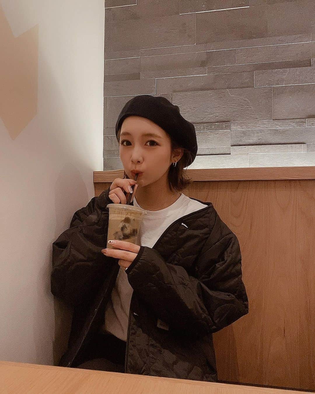 MIYUのインスタグラム：「✨VICTORY✨﻿ ﻿ ﻿ ﻿ 本日もバファローズへのご声援﻿ ありがとうございました♩﻿ ﻿ ﻿ ﻿ 明日も勝って、﻿ ホーム試合に挑みましょう💪🏻🔥﻿ ﻿ ﻿ 　﻿ ⋆٭⋆⚾︎- - - - - - - - - - - - - - - - -⚾︎⋆٭⋆﻿ ﻿ ﻿ ﻿ 今日はどんな1日でしたか？？﻿ ﻿ ﻿ ﻿ 私は沢山踊って、﻿ 韓国料理を食べてきました♡﻿ ﻿ ﻿ ﻿ 韓国料理だったら﻿ ヤンニョムチキンとチヂミが﻿ 大好き🤤♥️﻿ ﻿ ﻿ ﻿ 皆様は何が好きですか？？♩﻿ ﻿ ﻿ 次はサムギョプサルを﻿ 食べたいな〜( ´ `*)﻿ ﻿ ﻿ ﻿ ﻿ ﻿ ﻿ 今日も1日お疲れ様でした🌞﻿ 明日も素敵な1日を…♩﻿ ﻿ ﻿ ﻿ #オリックス #Bs2020 #BsGirls #オリ姫﻿ #野球 #プロ野球 #オリックスバファローズ #超革新系﻿ #野球女子　#野球好き　#京セラドーム大阪　﻿ #ほっともっとフィールド神戸　﻿ #baseball #ORIX #Buffaloes #BINNOVATION﻿ #MIYU #miyu_337  #🐼 ﻿ #京都 #京都カフェ #カフェ巡り #カフェ #ワンレンボブ #ワンレン #切りっぱなしボブ  #ヘアアレンジ #秋メイク #秋服 #秋服コーデ ﻿ ﻿」
