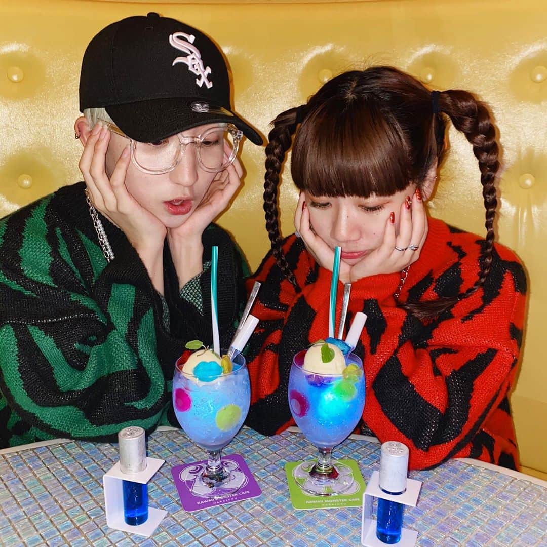 KARIN さんのインスタグラム写真 - (KARIN Instagram)「TEMPURAKIDZ❌KAWAIIMONSTERCAFE のコラボドリンク飲んできました🌈🍒 「しゅわしゅわのサイダーサイダー」名前をそのまま表現しててモンスターが飲むドリンクみたいでかわいかった💓💓💓 しかも！この商品を頼むとかわいいメリーゴーランドのステージで写真も撮れるよっ🎠 10月31日までなので是非飲みにいってみてね〜💿  #kawaiimonstercafe」10月21日 22時05分 - karin.tempurakidz
