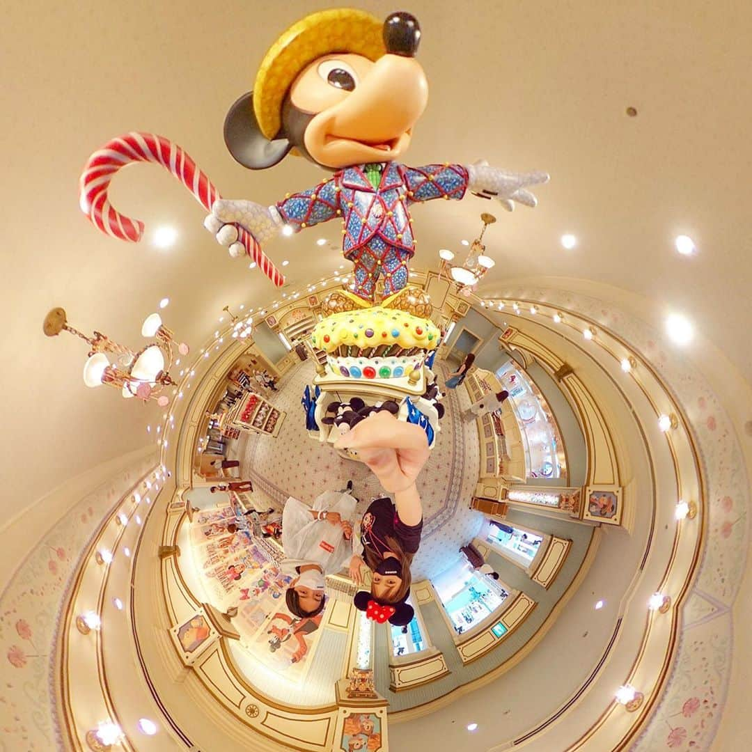 ayapan?NOFFCIALのインスタグラム：「. . CONFECTIONERY🧁💕🍭 . . #Tokyodisneyland #tdl #disney #disneyland #instadisney #thetaのある生活 #theta360 #theta #ディズニー #ディズニーランド #東京ディズニーランド #ディズニーグッズ #シータ #360度カメラ」