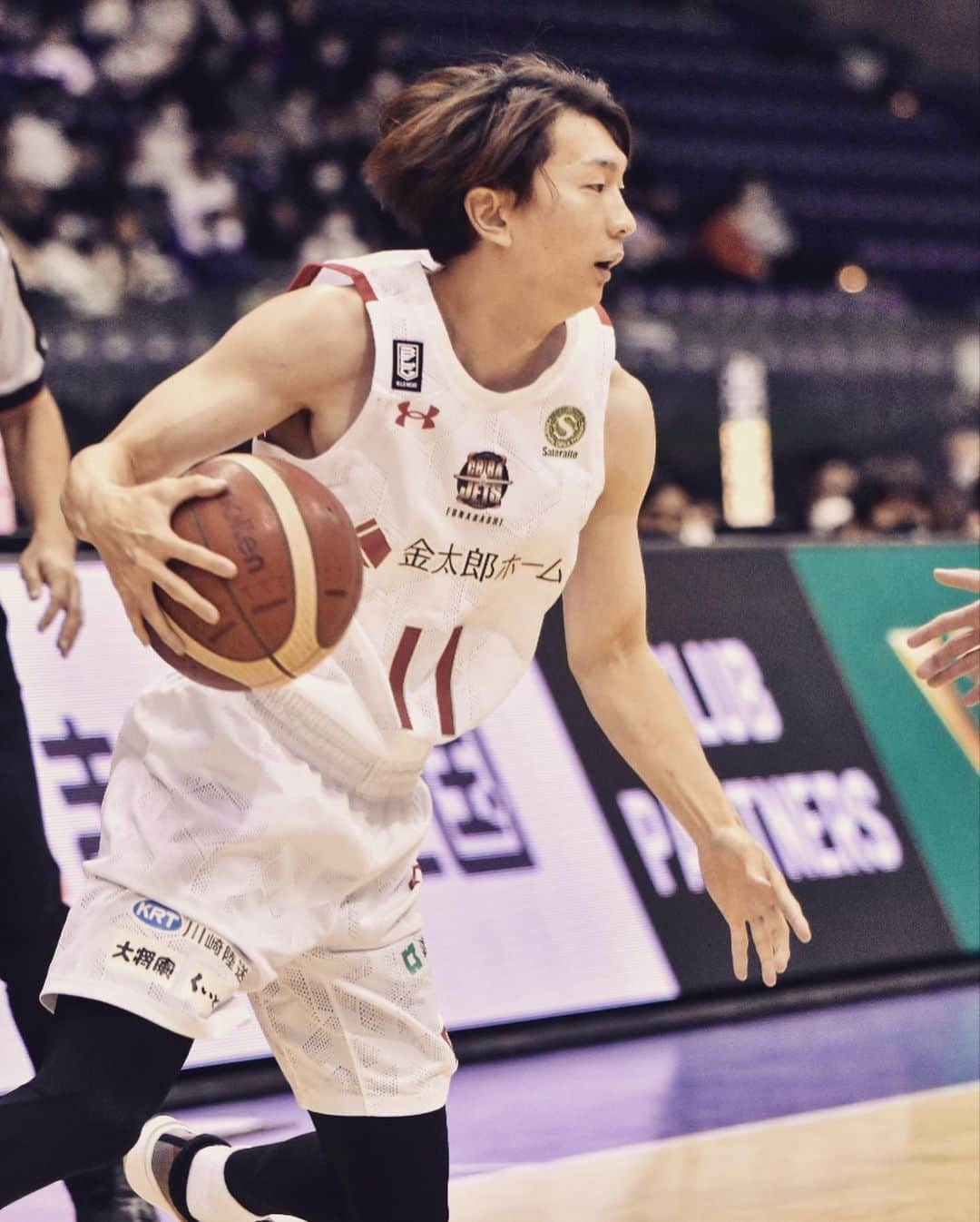 千葉ジェッツさんのインスタグラム写真 - (千葉ジェッツInstagram)「試合風景📸1021vs横浜 #chibajets #Bリーグ #千葉ジェッツ #バスケ #basketball #portrait  #photograph #アキのディフェンス #文男のルーズボール #卓磨のリバウンド #エナジーでたぐり寄せた勝利 #次も頑張ろう🔥 #ラッシーも焦らずに #待ってるぞ」10月21日 22時11分 - chibajets_official