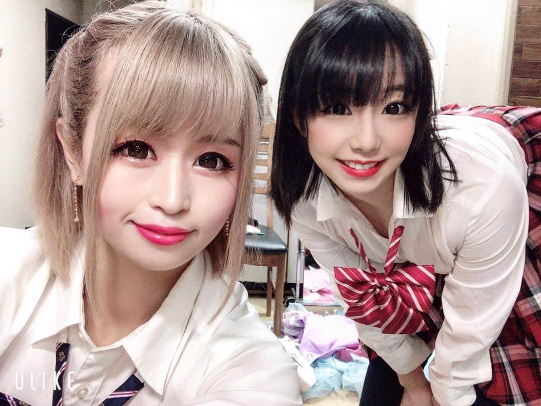 前田のののインスタグラム：「新宿ニューアート初日ありがとうございました🙂✨ 無事チームだせました🎶 楽しいね〜！ 二人で成長していくので 見守ってね！！ 明日は1.3回目にチームです🎶  チーム【miso♡casu】 物販あります〜✨  Tシャツ（3500円）　 Lサイズ、XLサイズ  衣装プロマイド6枚セット （1500円）  写真などは後程のせます☺️ Tシャツを買ってくれたかたには 限定でオリジナルステッカーを プレゼント！  ポラタイムのときに ポストカードとハロウィンプレゼント お渡しします☺️  なくなり次第終了 なのでぜひみなさん 早めのゲットしてね！！  #前田のの  #早瀬ありす #新宿ニューアート」