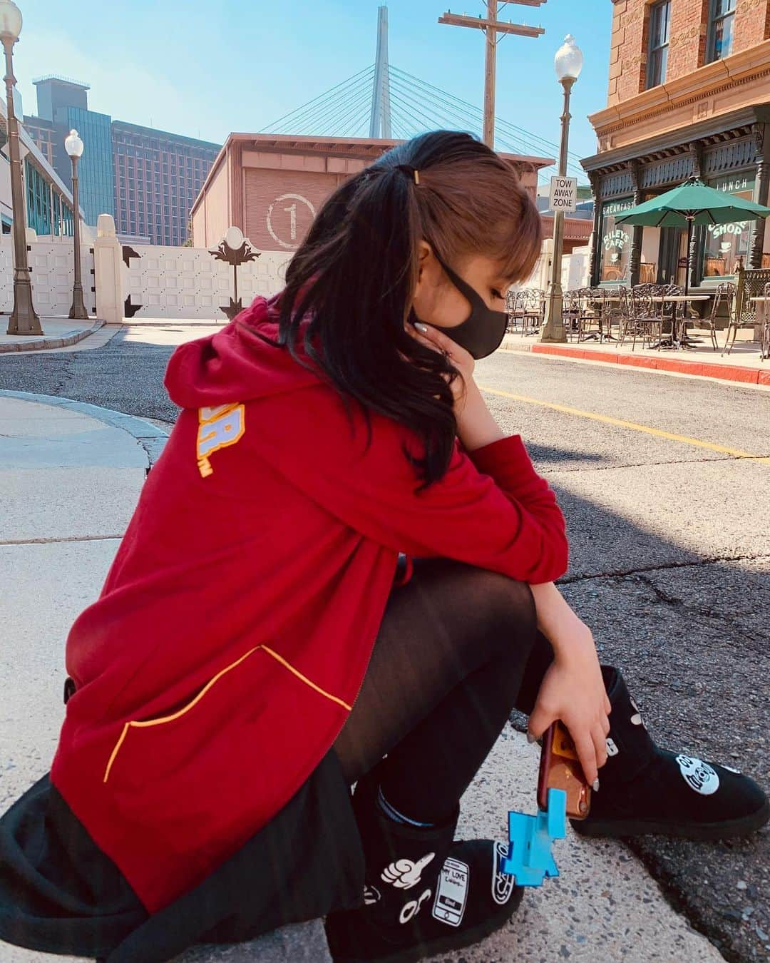 Takiさんのインスタグラム写真 - (TakiInstagram)「Today I was able to spend the day at UNIVERSAL STUDIO OSAKA 🙃 just for you to know everyone was wearing a mask the whole time and made sure to keep social distancing, the park also placed alcohol stations before falling in line and while you’re falling in line and before and after the ride .  In this post you will see different moods of me from the first picture of the day to me being too tired from all the rides to having a rush of energy 😂」10月21日 22時20分 - taki_faky