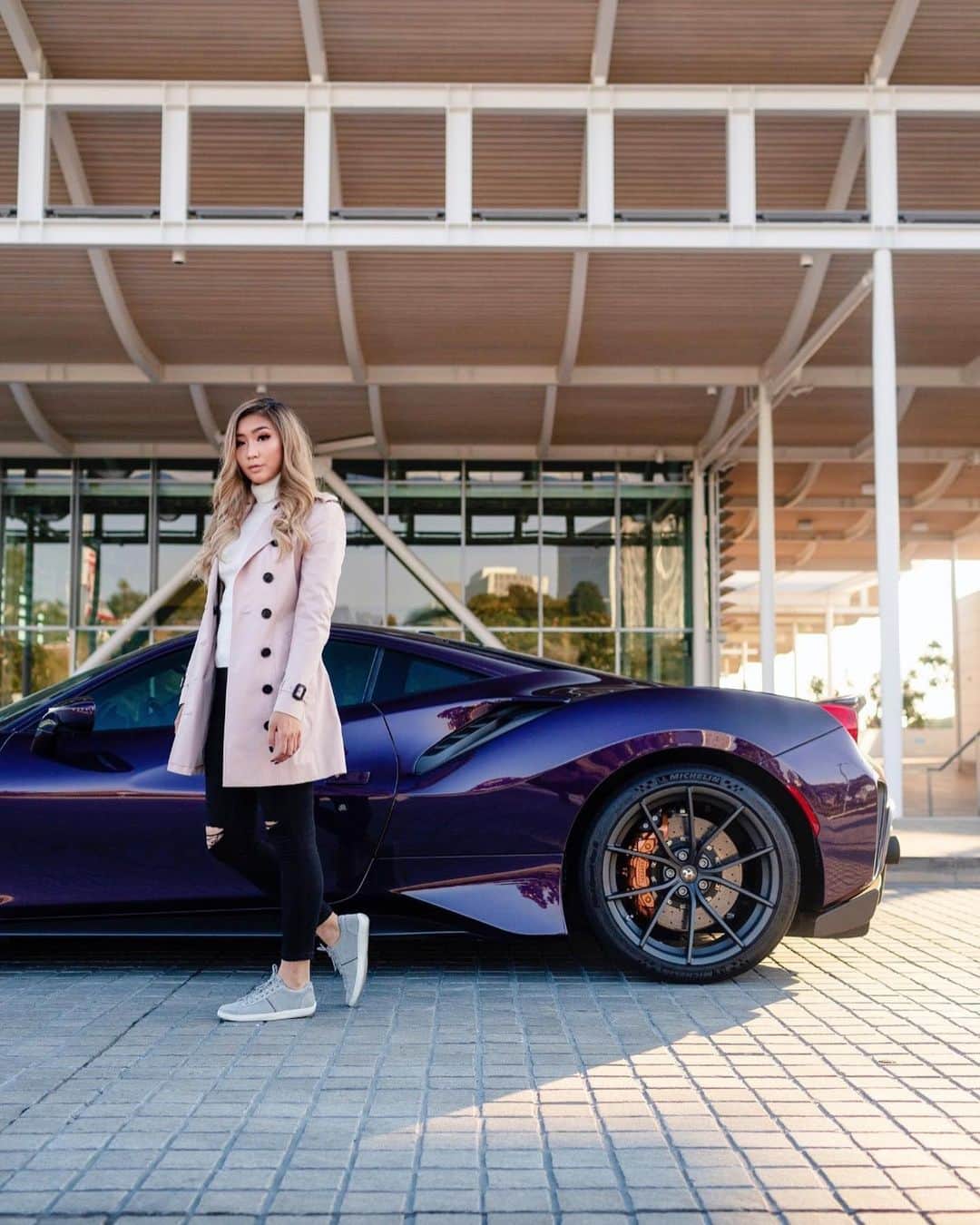 CarsWithoutLimitsさんのインスタグラム写真 - (CarsWithoutLimitsInstagram)「When @samanthaatan & @pilotishoes getting together  #CarsWithoutLimits #488Pista」10月21日 22時20分 - carswithoutlimits