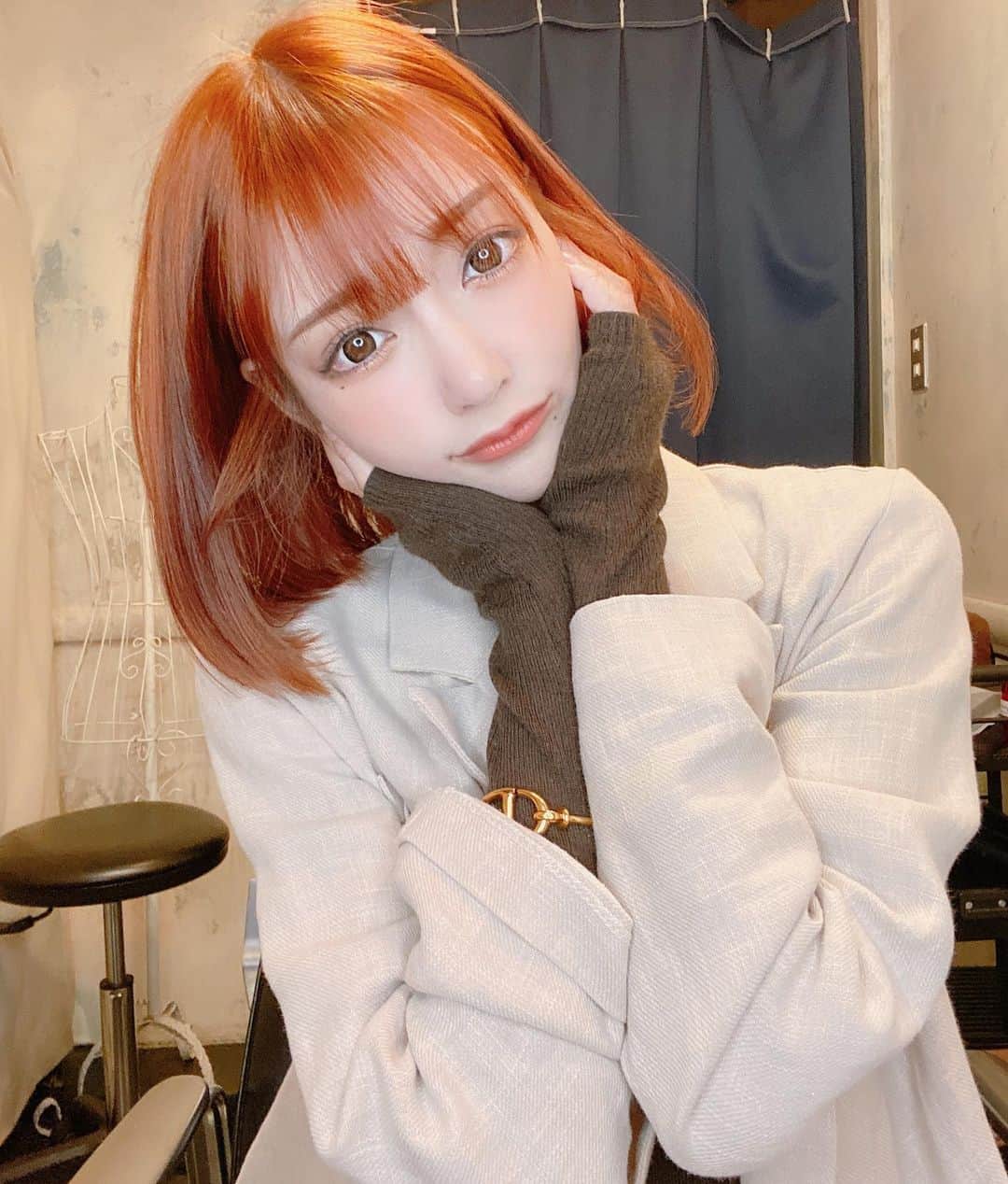 明日花キララのインスタグラム：「どーしよーーー！！ ちょっと切りすぎちゃったかなって思ったけど、この秋はみかんちゃんヘアー楽しみます🍊🧑🏼‍🦰🍊🧑🏼‍🦰🍊 #みかんカッパー ってカラーだよ」
