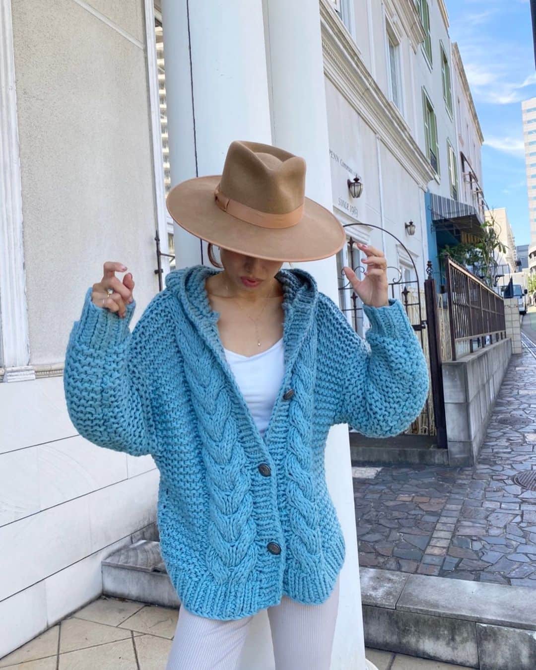 eiko kagamiのインスタグラム：「. 𝐆𝐨𝐨𝐝 𝐧𝐢𝐠𝐡𝐭♡ . . . 家族で楽しい夜❤︎ 月がとっても綺麗でした🌙 . . #goodnight  #ニットカーデ #ヘビロテすぎて #色違い悩んでる😂」