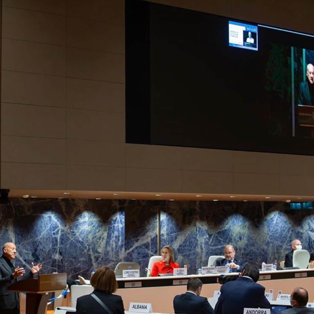 ノーマン・フォスターさんのインスタグラム写真 - (ノーマン・フォスターInstagram)「Addressing the United Nation’s first Forum on cities and connecting with 40 mayors and civic leaders around the world earlier this month .」10月21日 22時42分 - officialnormanfoster