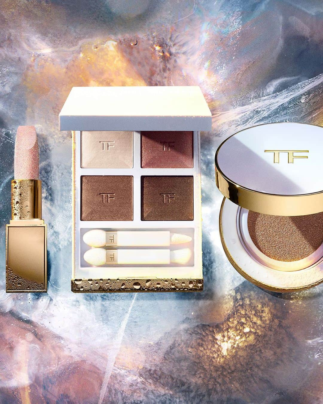 トムフォードさんのインスタグラム写真 - (トムフォードInstagram)「Ethereal color. Sunlit skin. Introducing Soleil Neige 2020 – a collection evoking the sparkling play of solar rays on snow. @tomfordbeauty #TOMFORD #SOLEILNEIGE #PRIVATEBLEND」10月21日 22時37分 - tomford