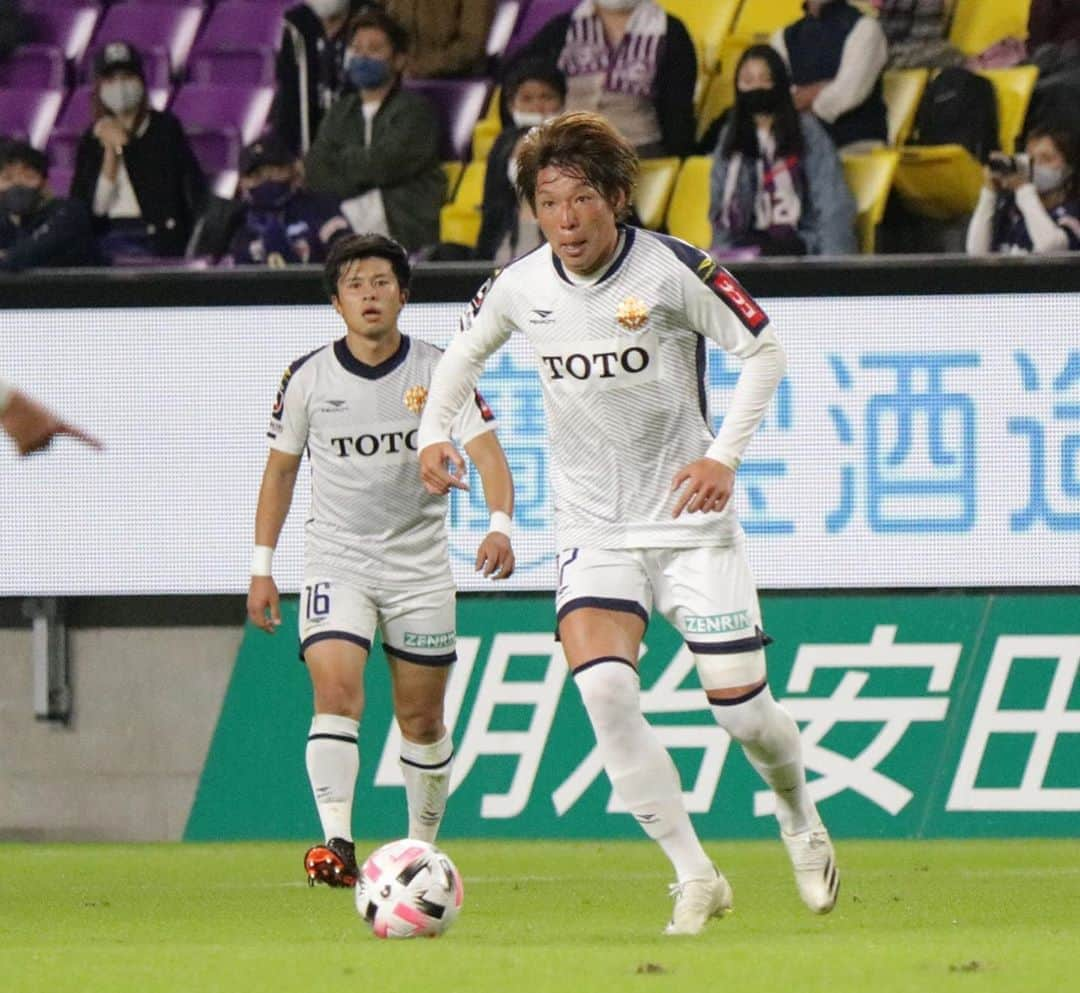 ギラヴァンツ北九州さんのインスタグラム写真 - (ギラヴァンツ北九州Instagram)「. LOSE‥ 京都 1-0 北九州 . 本日もたくさんの応援をありがとうございました。 北九州サポーターの皆さんが駆けつけていただいた一戦で、トンネルを抜けたかったのですが... . #ギラヴァンツ北九州 #ギラヴァンツ #北九州 #jリーグ #j2」10月21日 22時39分 - giravanz_kitakyushu