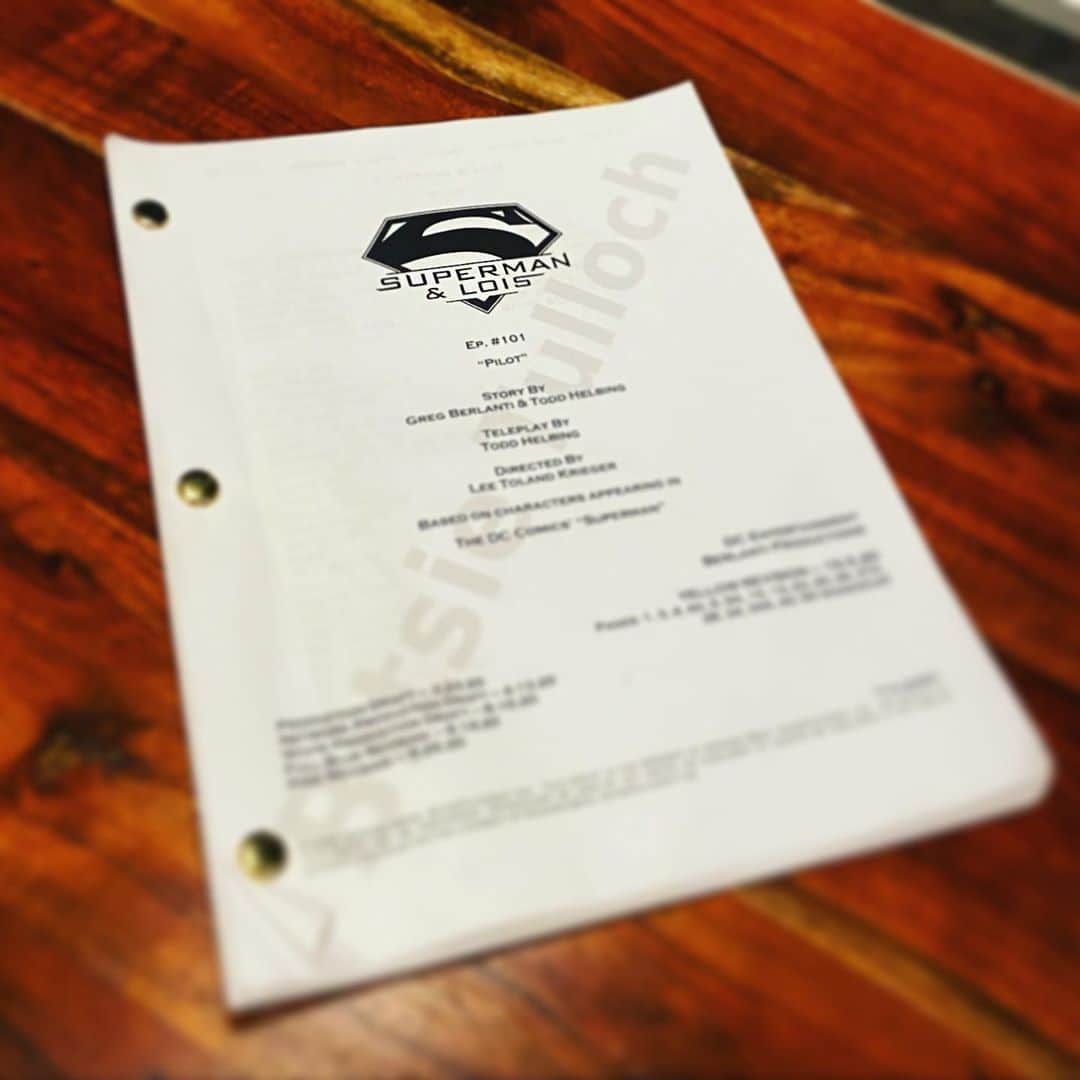 ビッツィー・トゥロックのインスタグラム：「DAY ONE - 7 months after we were supposed to start filming but it was worth the wait. #SupermanAndLois 🚀」