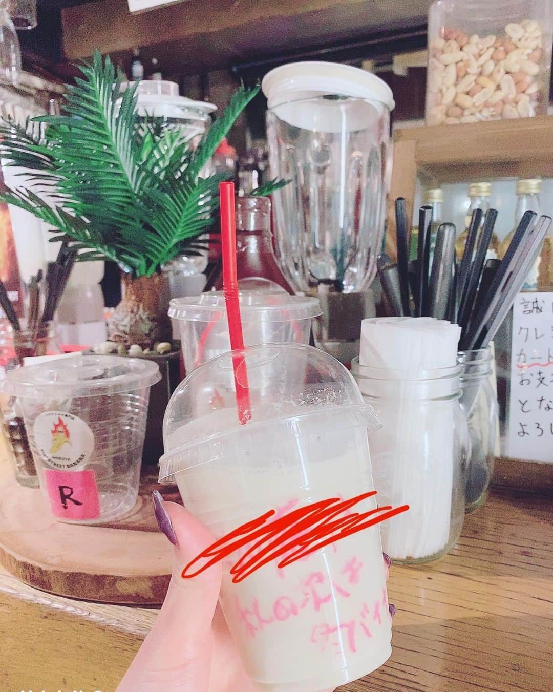 Rey（レイ）さんのインスタグラム写真 - (Rey（レイ）Instagram)「人気のバナナミルク専門店のバナナシェイク🍌🧡 美味しかったー😍  @firestreet.banana  店員さん面白くて楽しいお店だよ🎵  #バナナシェイク専門店  #バナナミルク専門店  #バナナシェイク  #バナナ  #チョコバナナ  #シェイク #秋の次は冬バナナ」10月21日 22時57分 - rey_memory