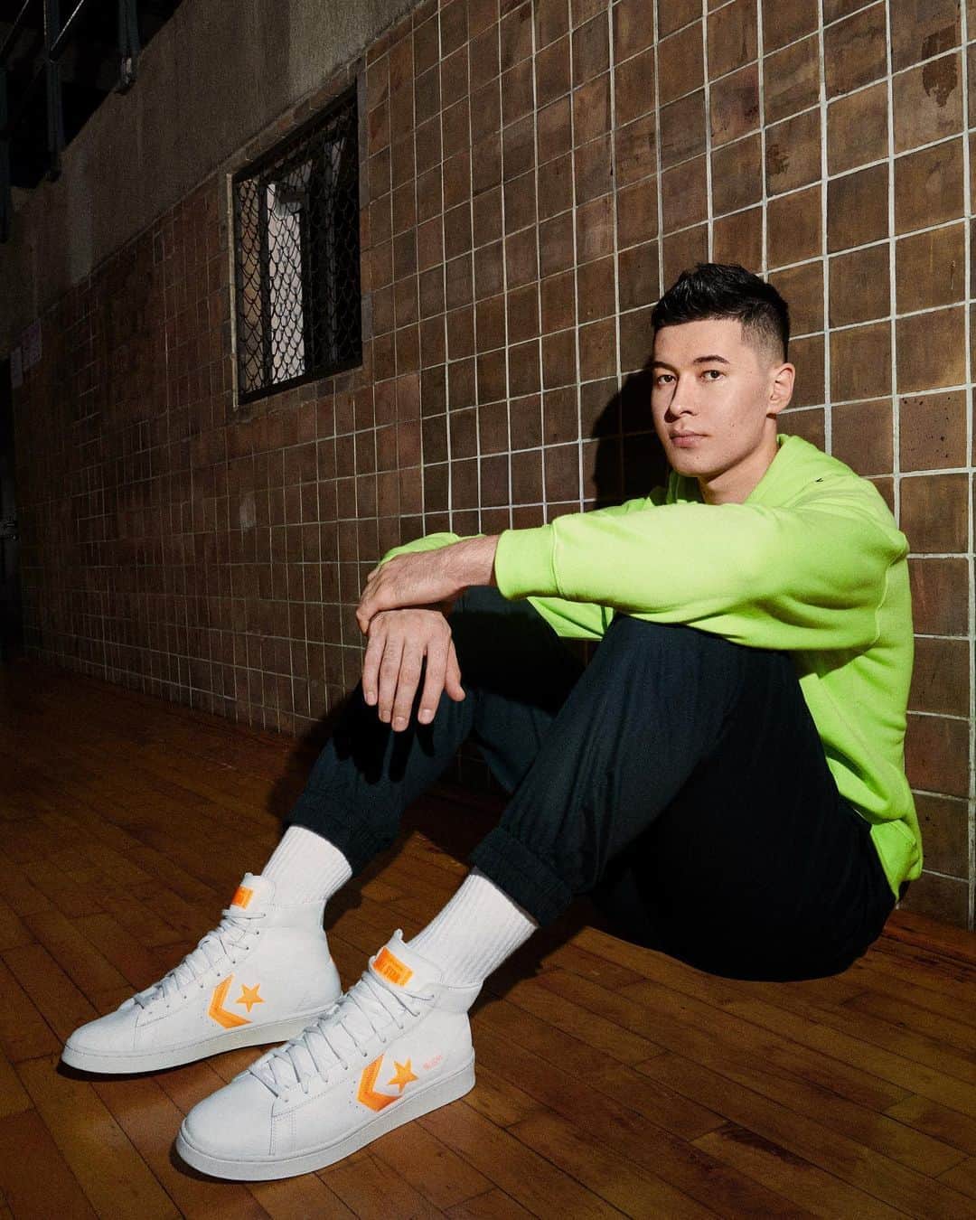 converseさんのインスタグラム写真 - (converseInstagram)「The Converse Hi-Vis Collection featuring our newest basketball performance models – the All Star BB Evo and Converse G4 – as well as the clean and classic Pro Leather, is designed to make your game and your style unforgettable.   Because sometimes that bright light hits different. Available now on Converse.com.」10月21日 23時07分 - converse