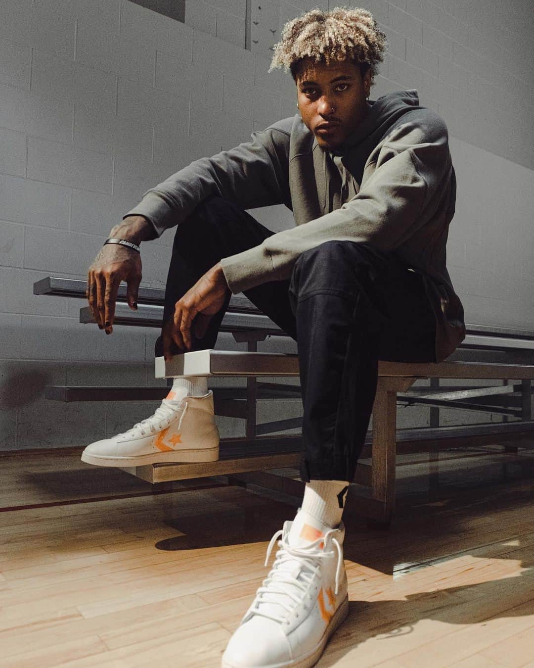 converseのインスタグラム：「The Converse Hi-Vis Collection featuring our newest basketball performance models – the All Star BB Evo and Converse G4 – as well as the clean and classic Pro Leather, is designed to make your game and your style unforgettable.   Because sometimes that bright light hits different. Available now on Converse.com.」
