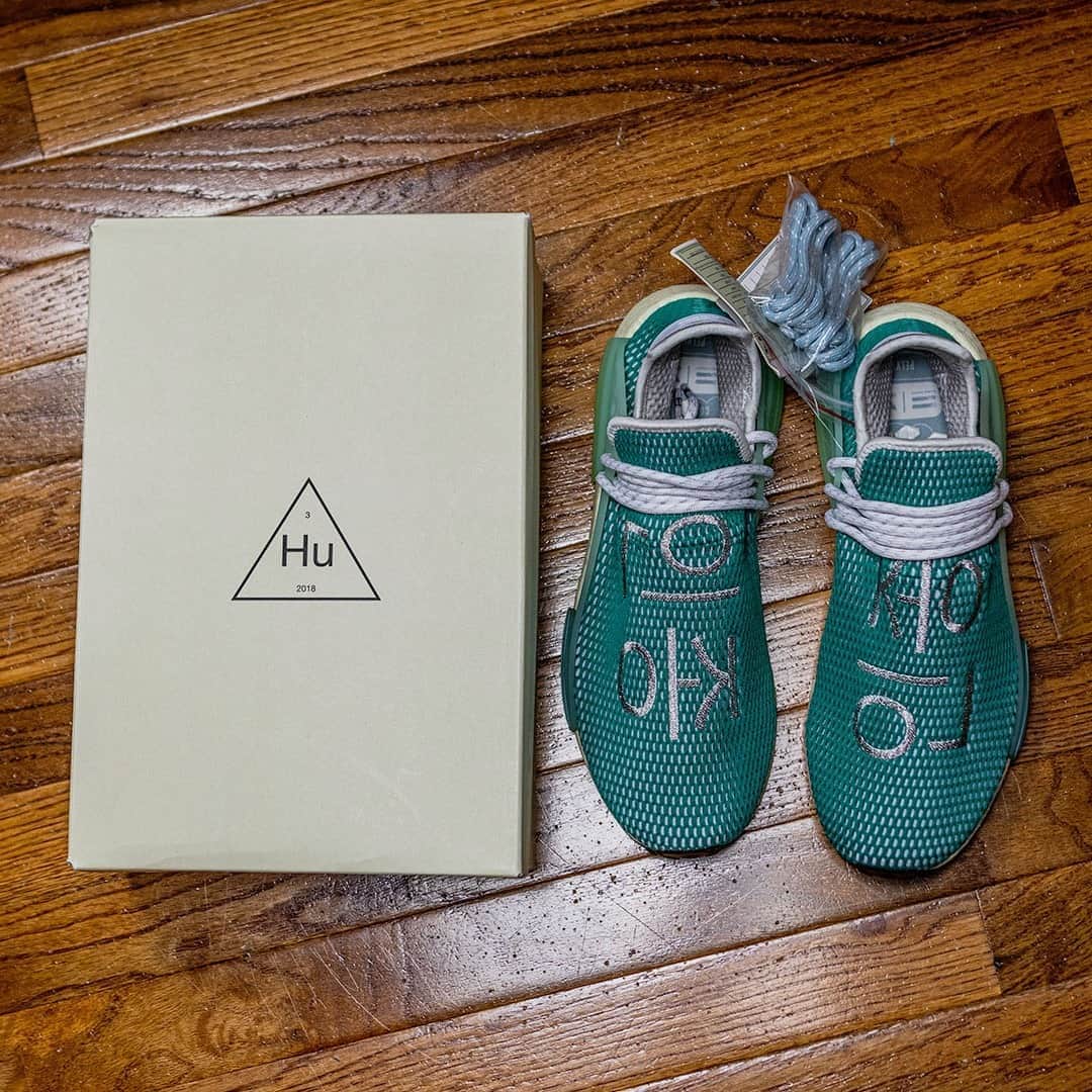 Sneaker Newsさんのインスタグラム写真 - (Sneaker NewsInstagram)「Releasing October 25th is the Pharrell x adidas NMD Hu in teal and "Human Race" spelled out in Korean. These were originally teased by Pharrell and Quavo on Instagram among a selection of other Pharrell x adidas collaborations. For a detailed, exclusive look, tap the link in our bio.」10月21日 23時03分 - sneakernews