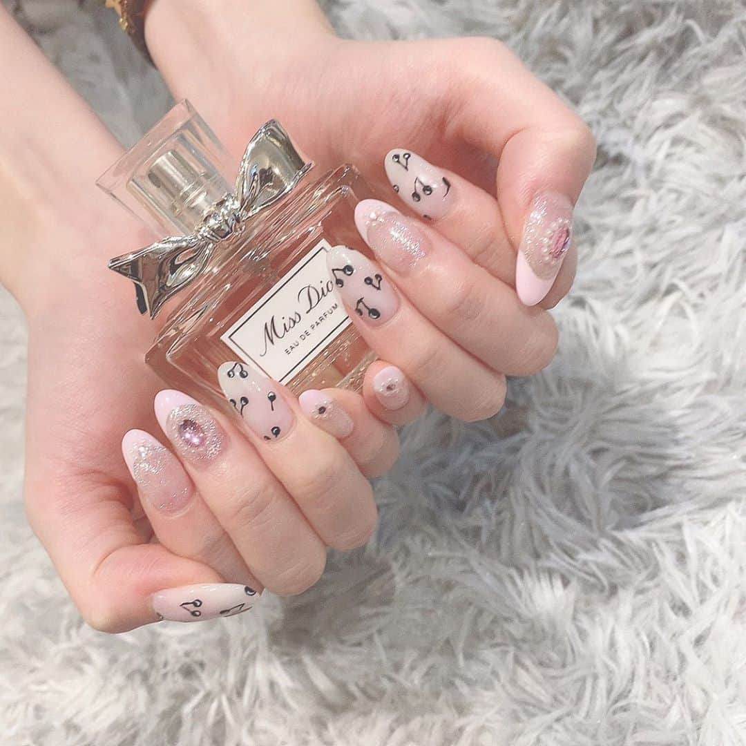 鳥海絢菜のインスタグラム：「・ ・ かわいすぎる🍒🤍🎀  ・ ・ #nail #nails #ネイル #三軒茶屋 #」