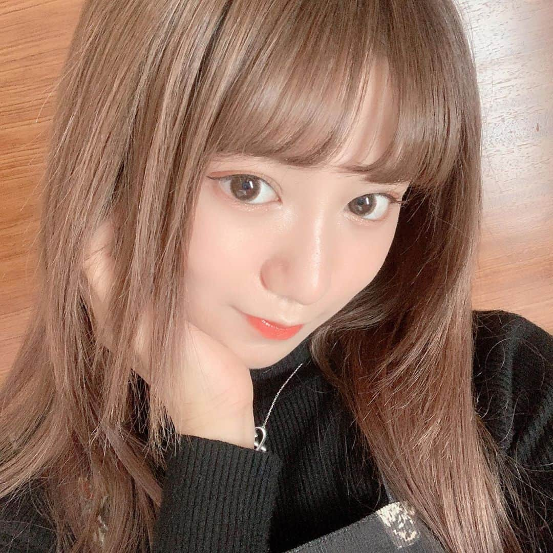 星名美怜さんのインスタグラム写真 - (星名美怜Instagram)「♥♥♥﻿ .﻿ 最近はだいたいオレンジメイク♥♥﻿ シャドウはrom&nd #dryapplebrossom﻿ マスカラ、アイラインは#ヒロインメイク﻿ ﻿ 眉毛を整えて、まつ毛パーマして﻿ メイク楽ちん！いい感じ🥰❤️﻿ .﻿ #mireinsta﻿ #mireinocosme﻿ #星名美怜﻿ ﻿ #韓国コスメ #秋メイク #オレンジメイク﻿ #ヒロインメイク #ヒロインマスカラ﻿」10月21日 23時06分 - hoshina_mirei_official