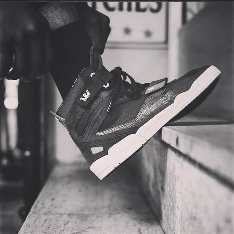 のインスタグラム：「. -BREAKER- . In Store & Online Store Release. . #supratokyo #sneaker #breaker」
