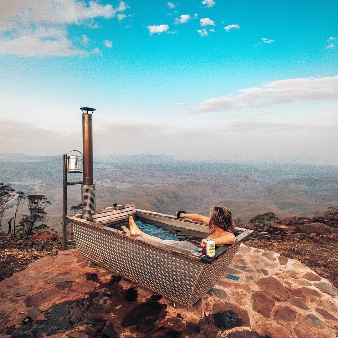 BEAUTIFUL HOTELSさんのインスタグラム写真 - (BEAUTIFUL HOTELSInstagram)「Immerse in panoramic views of the Capertree Valley, all while enjoying your bath! Here, you can relax in your own bubble—whether you’re soaking up the sun or basking underneath the stars.   Swipe to see the bubble tent! ➡️  Would you prefer camping or glamping? ✨  📸 @louilemons 📍 @bubbletentaustralia, NSW, Australia」10月21日 23時14分 - beautifulhotels