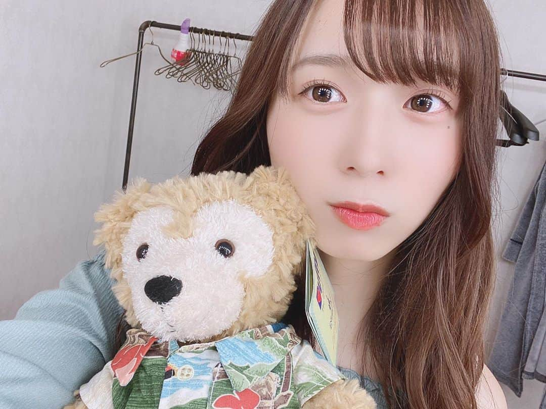 澤田侑里のインスタグラム：「そういえば昨日のスタジオにアウラニのダッフィーがいました🧸💕  思わず写真撮っちゃった  投票忘れずにお願いします💕」