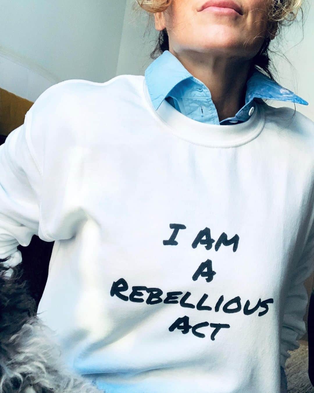 ジェニファー・エスポジートのインスタグラム：「Who likes fairness? Equality? Judged by ability, rather then gender, race and age.  These are just some of the mountains you climb in the entertainment industry as a female-  and truly the world.  It’s time for change on so many fronts there are too many to write here.  Follow me @arebelliousact to see how you can get involved and see how we can start chipping away at this.  xoxoxo   #equality #change #getrebellious #art #vote」
