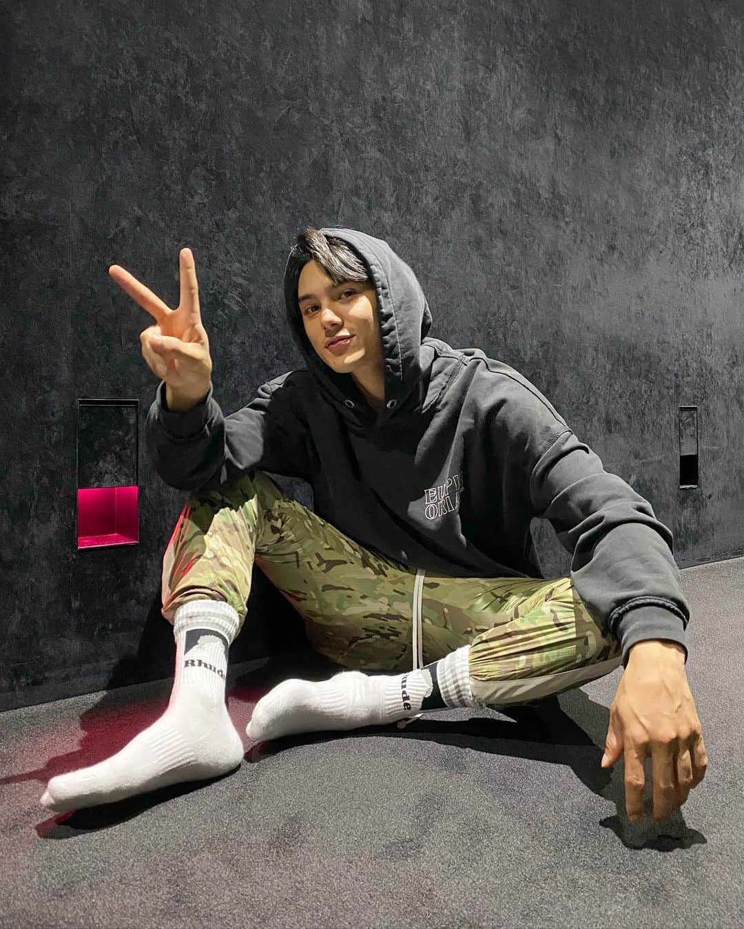 のインスタグラム：「Let's keep trying tomorrow!🤡✌🏼❤️」