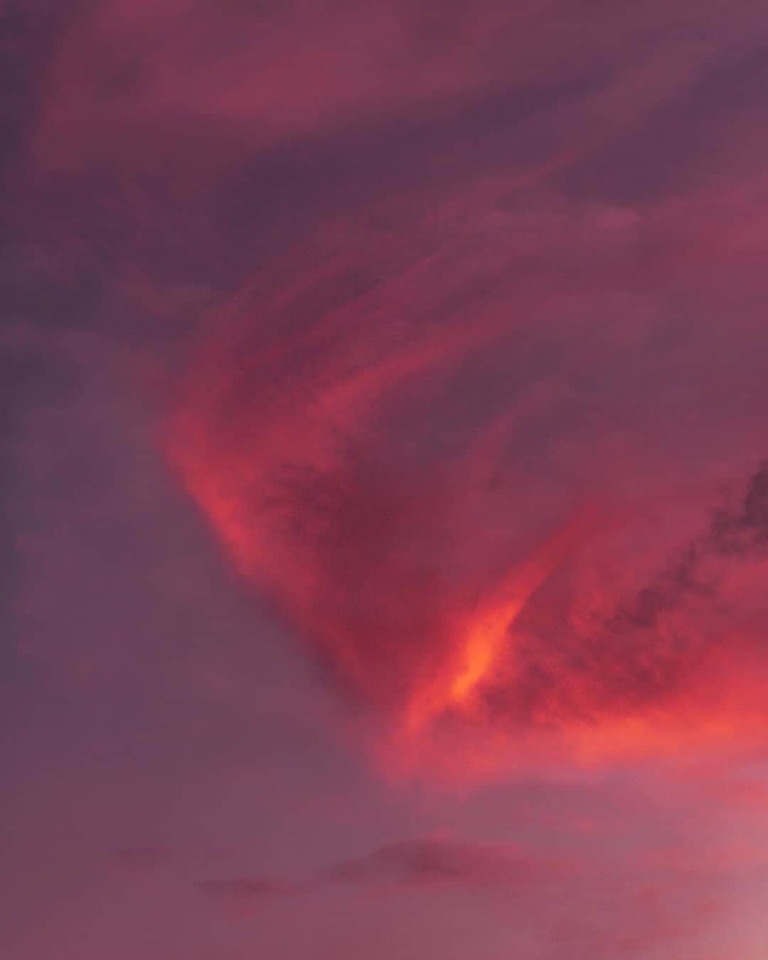リリー＝ローズ・メロディのインスタグラム：「Sky art. Good night beautiful island 💗」