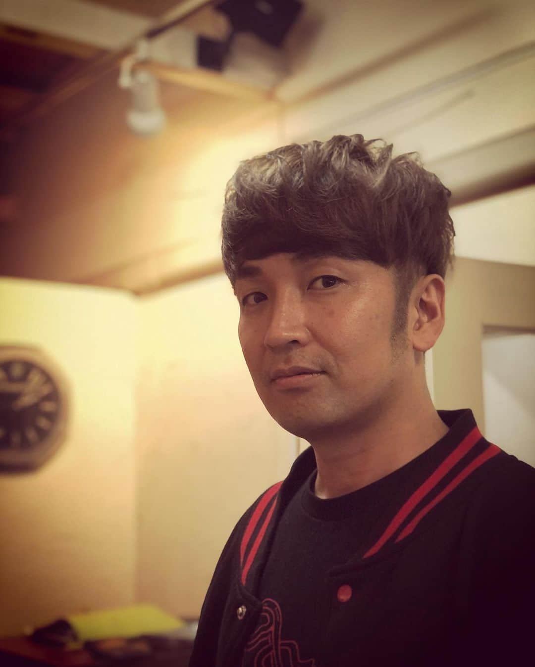 杉本知香さんのインスタグラム写真 - (杉本知香Instagram)「こまめに散髪してる大輔さん😊 ✨清・潔・感✨ どの角度から見ても隙の無い髪型😆 私のカットのこだわりは、切り立て感の無い柔らかなライン、なじみの良さと自分でも簡単にできる再現性😊✂️✨  そして昼間まちゃあきくんの載せきれなかった写真😊  #中目黒美容室 #宮川大輔#大輔さん #青空レストラン#夜な夜なラブ子さん  #エグスプロージョンまちゃあき  #エグスプロージョン #ダンサー #本能寺の変 #吉本坂46 #吉本坂46red」10月21日 23時23分 - sugimotoc