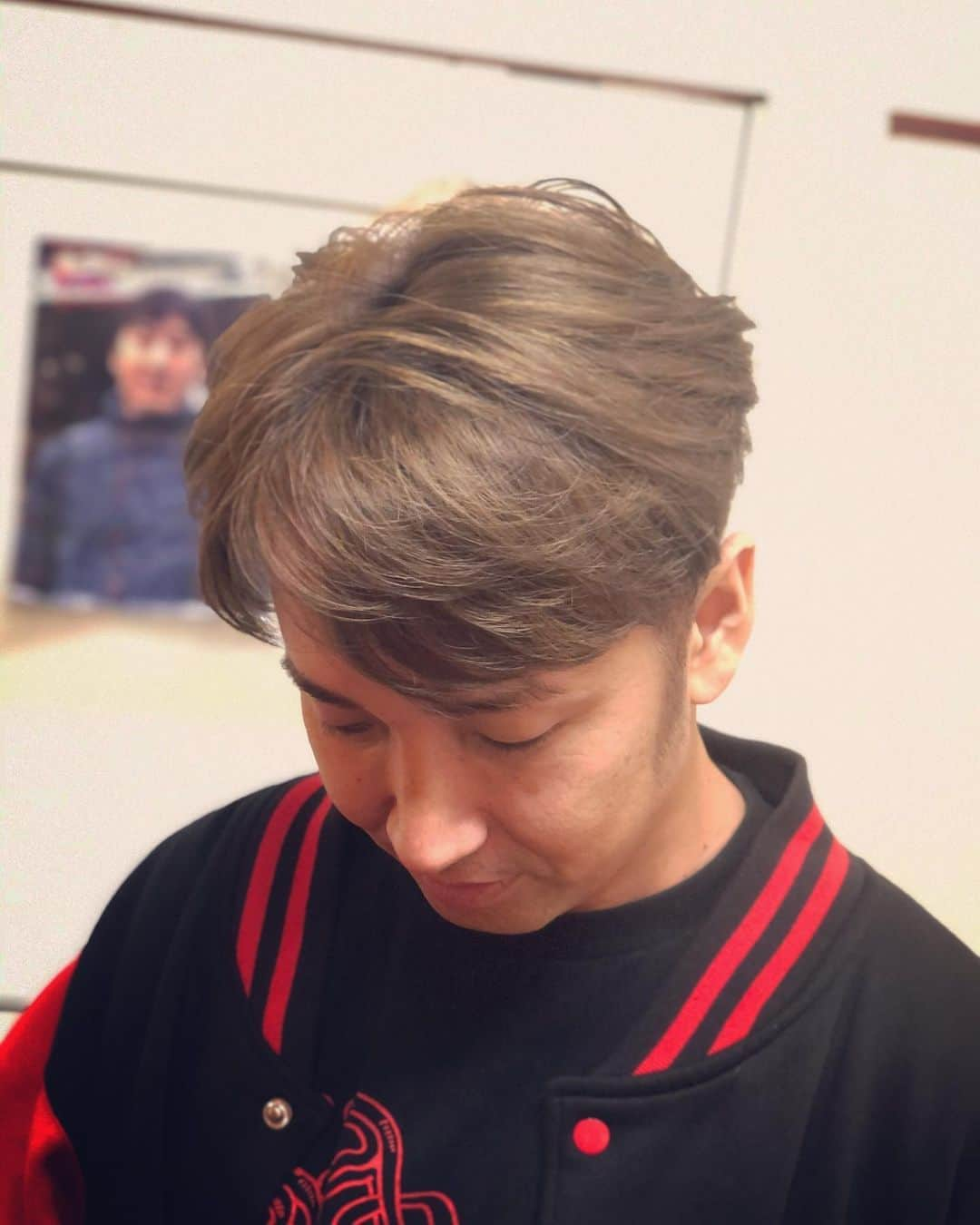 杉本知香さんのインスタグラム写真 - (杉本知香Instagram)「まちゃあきくんスッキリ✂️✨ 前回初めてカットしてのリピーターはめちゃくちゃ嬉しいです❣️ ファンの人たちにも喜んでもらえて何よりです😊  メガネ無しだと雰囲気全然違う（笑） アレンジ次第で別人になる楽チンヘア（笑）😆😆😆  #中目黒美容室 #エグスプロージョンまちゃあき  #エグスプロージョン #ダンサー #本能寺の変 #吉本坂46 #吉本坂46red」10月21日 14時33分 - sugimotoc