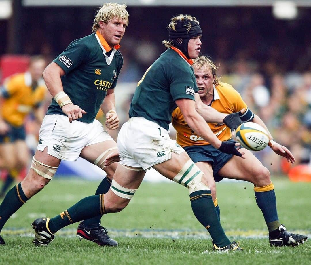 ラグビー南アフリカ代表さんのインスタグラム写真 - (ラグビー南アフリカ代表Instagram)「Springbok Historic Moments:   In 2004 the Springboks lifted the Tri-Nations trophy (nowadays known as the Castle Lager Rugby Championship) for the second time, do you recall the greatness of this side?  #StrongerTogether @MTNza」10月21日 14時31分 - bokrugby