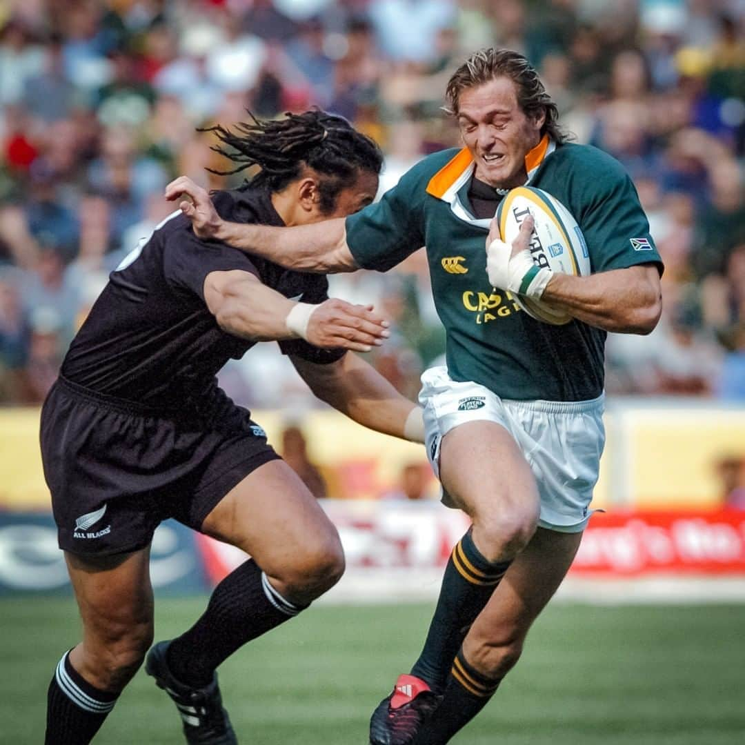 ラグビー南アフリカ代表さんのインスタグラム写真 - (ラグビー南アフリカ代表Instagram)「Springbok Historic Moments:   In 2004 the Springboks lifted the Tri-Nations trophy (nowadays known as the Castle Lager Rugby Championship) for the second time, do you recall the greatness of this side?  #StrongerTogether @MTNza」10月21日 14時31分 - bokrugby