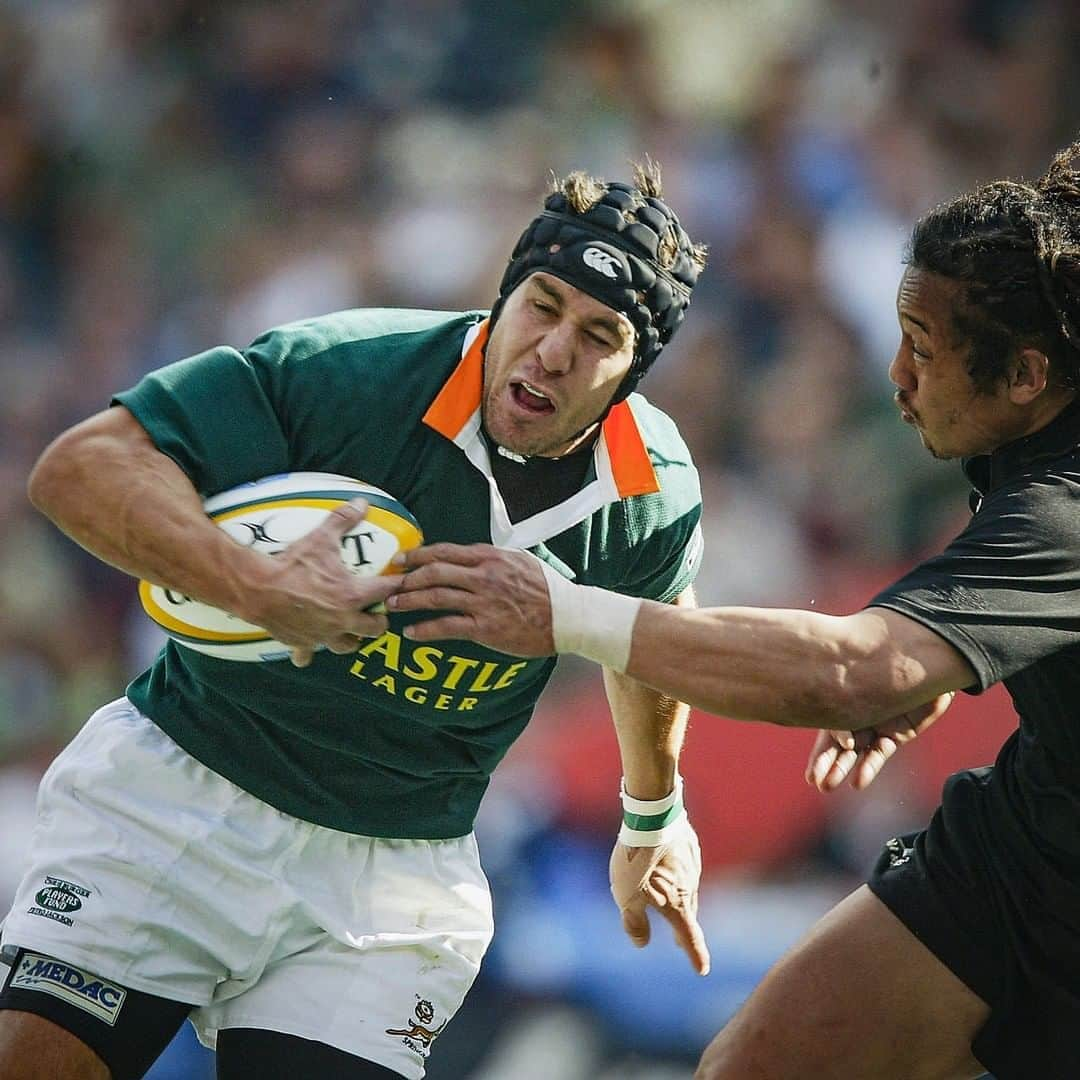 ラグビー南アフリカ代表さんのインスタグラム写真 - (ラグビー南アフリカ代表Instagram)「Springbok Historic Moments:   In 2004 the Springboks lifted the Tri-Nations trophy (nowadays known as the Castle Lager Rugby Championship) for the second time, do you recall the greatness of this side?  #StrongerTogether @MTNza」10月21日 14時31分 - bokrugby