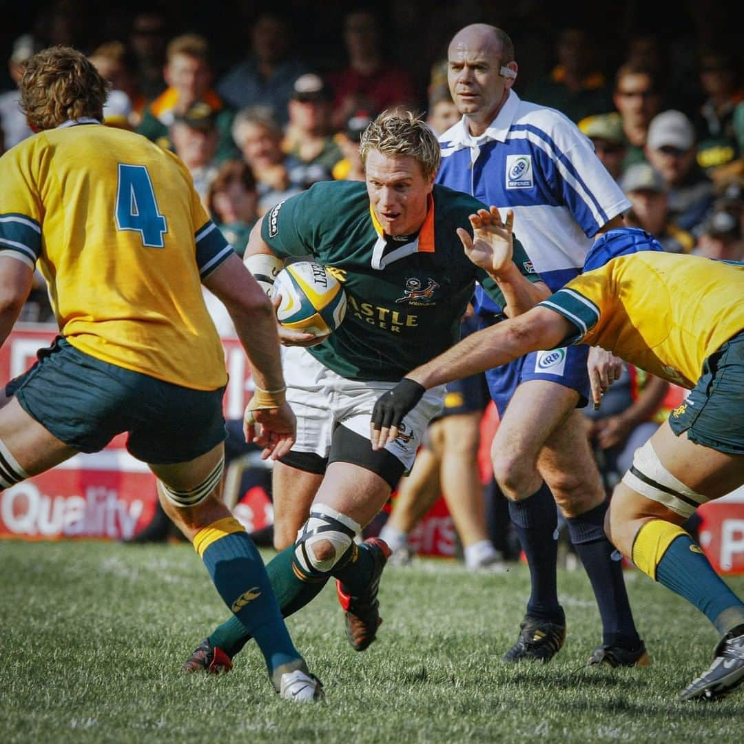 ラグビー南アフリカ代表さんのインスタグラム写真 - (ラグビー南アフリカ代表Instagram)「Springbok Historic Moments:   In 2004 the Springboks lifted the Tri-Nations trophy (nowadays known as the Castle Lager Rugby Championship) for the second time, do you recall the greatness of this side?  #StrongerTogether @MTNza」10月21日 14時31分 - bokrugby