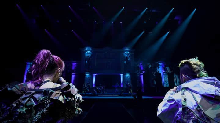 のインスタグラム：「「play the world! feat.PABLO」live at RAINBOW SIX JAPAN CHAMPIONSHIP 2020がお楽しみいただけるようになりましたっ🦵👏久しぶりにライブをねりねりしたら完全にライブモード🦁🔥12/12「ONLiNE LEO-NiNE」でアルバムを遊び尽くしましょう👏🦵ドキドキが増しますように🦵👏 この世界を遊び尽くせ！ #シージの選手のみんながスイートスポットが、イースポーツに聞こえると教えてくれたので　#eSportsと特別バージョンです https://youtu.be/Toz9z7pJTUE  12/12 「ONLiNE LEO-NiNE」@オンライン https://t.co/6TRMKuJf4n?amp=1  ONLiNE LEO-NiNEグッズ  https://www.lxixsxa.com/  #LEO-NiNE #炎」