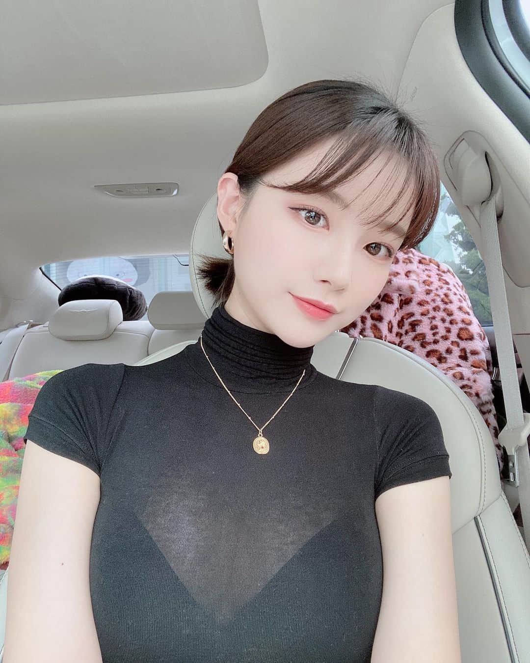 ユン・ダヨンのインスタグラム：「내일 시험만 보면 끝이다🤘」