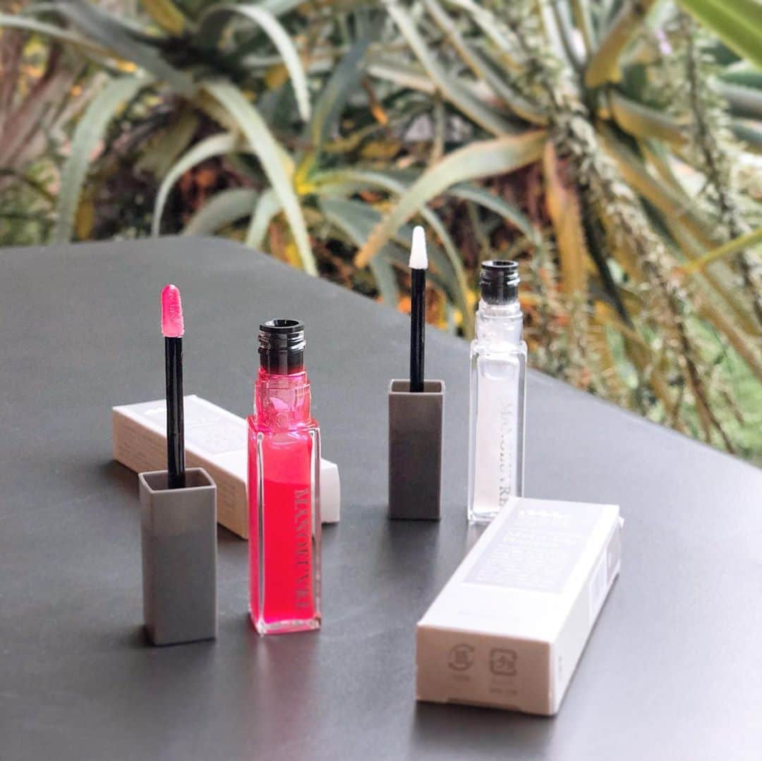 菊池かなこのインスタグラム：「. マヌーブルのモイストリッププランパー💄 重ね付けも出来るシンプルなクリアと 透明感あるレッド どっちもお気に入り✨ BOTANISTを作った方が監修しているだけあって お洒落なパッケージで持ち歩くのが嬉しい😆 . . ୨୧┈┈┈┈┈┈┈┈┈┈┈┈┈┈┈┈┈୨୧ @manoeuvre.jp #manoeuvre #マヌーブル #モイストリッププランパー #リッププランパー #コスメレポ #コスメ好きさんと繋がりたい #コスメ好きな人と繋がりたい #コスメ大好き #コスメ購入品」