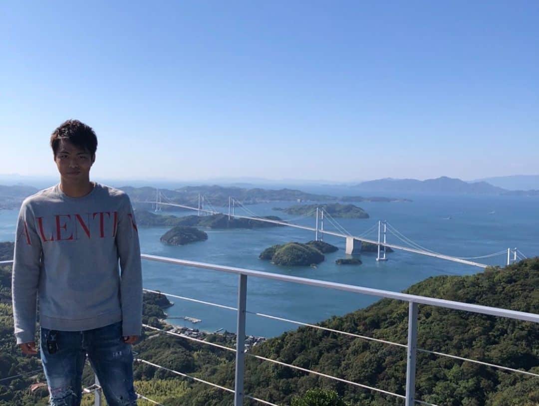 澤上竜二のインスタグラム：「亀老山展望台からの景色は最高でした。 #今治#大三島#亀老山#展望台 #しまなみ街道#海#山#橋」