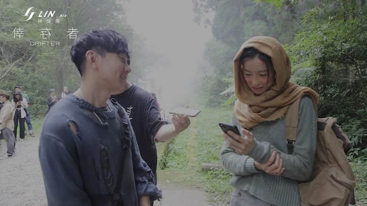 林俊傑のインスタグラム：「⠀ What comes to your mind after listening to “Drifter”? ⠀ 聽完〈倖存者〉，你想到什麼樣的畫面呢？⠀ ⠀ 完整版《倖存者》MV Behind The Scenes⠀ 🔗 https://lihi1.com/bgowm⠀ 🔗 https://jjparadise.com⠀ ⠀ #JJ林俊傑倖存者⠀⠀ #JJ林俊傑倖存者如你⠀ #JJDrifter⠀⠀ #JJDrifterLikeYouDo⠀⠀ #JJXIV #JJDoubleEP」
