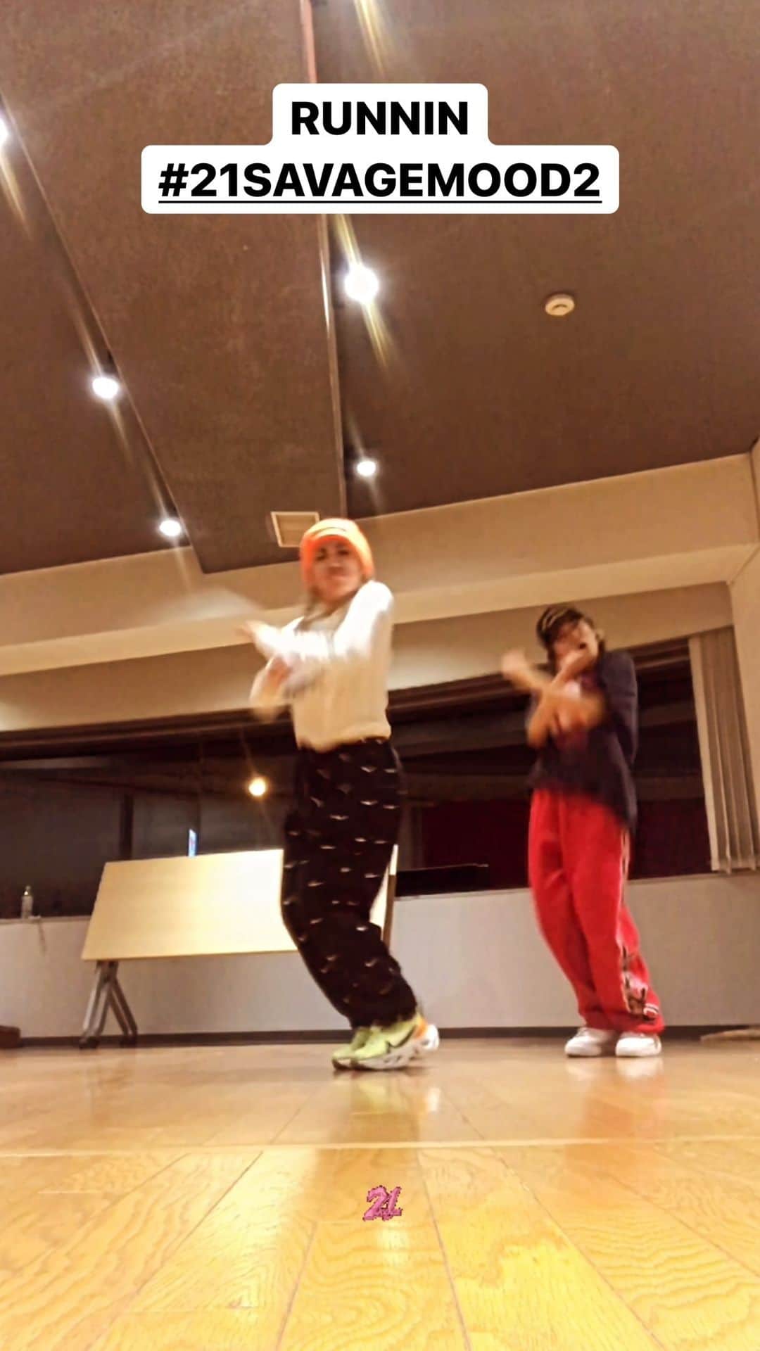 のインスタグラム：「✌️☝️」