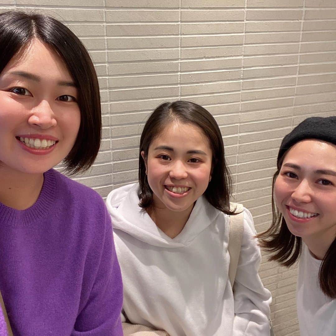 のインスタグラム：「元フィギュアスケーターの 鈴木春奈ちゃんと  ピラティスインストラクターの けいちゃんと  12月に開催予定の アスリート交流イベントの打ち合わせ⭐️  第9回目の開催となる今回のイベントは 現在、管理栄養士の資格取得のため 活動されている春奈ちゃんが アスリートのために考えた バランスの良い食事をプロデュース♩  春奈ちゃんの栄養の話を聞いていると めちゃめちゃ勉強になることばかり！  コロナの影響もあり 3月からイベントを自粛させていただいて いたので約9ヶ月ぶりのイベント開催。  そして2020年最後、 人数限定のアスリート交流イベントになります✨  コロナ対策をばっちりして イベント開催の準備、進めていきます☆  (写真撮影の時のみマスク外しています。)  #アスリート交流イベント #イベント #アスリート #セカンドキャリア  #フリーランス #転職 #SNS #キャリア #チャレンジ #打ち合わせ #sports #athlete #mkcafe #管理栄養士 #栄養士 #ピラティス #インストラクター #健康」