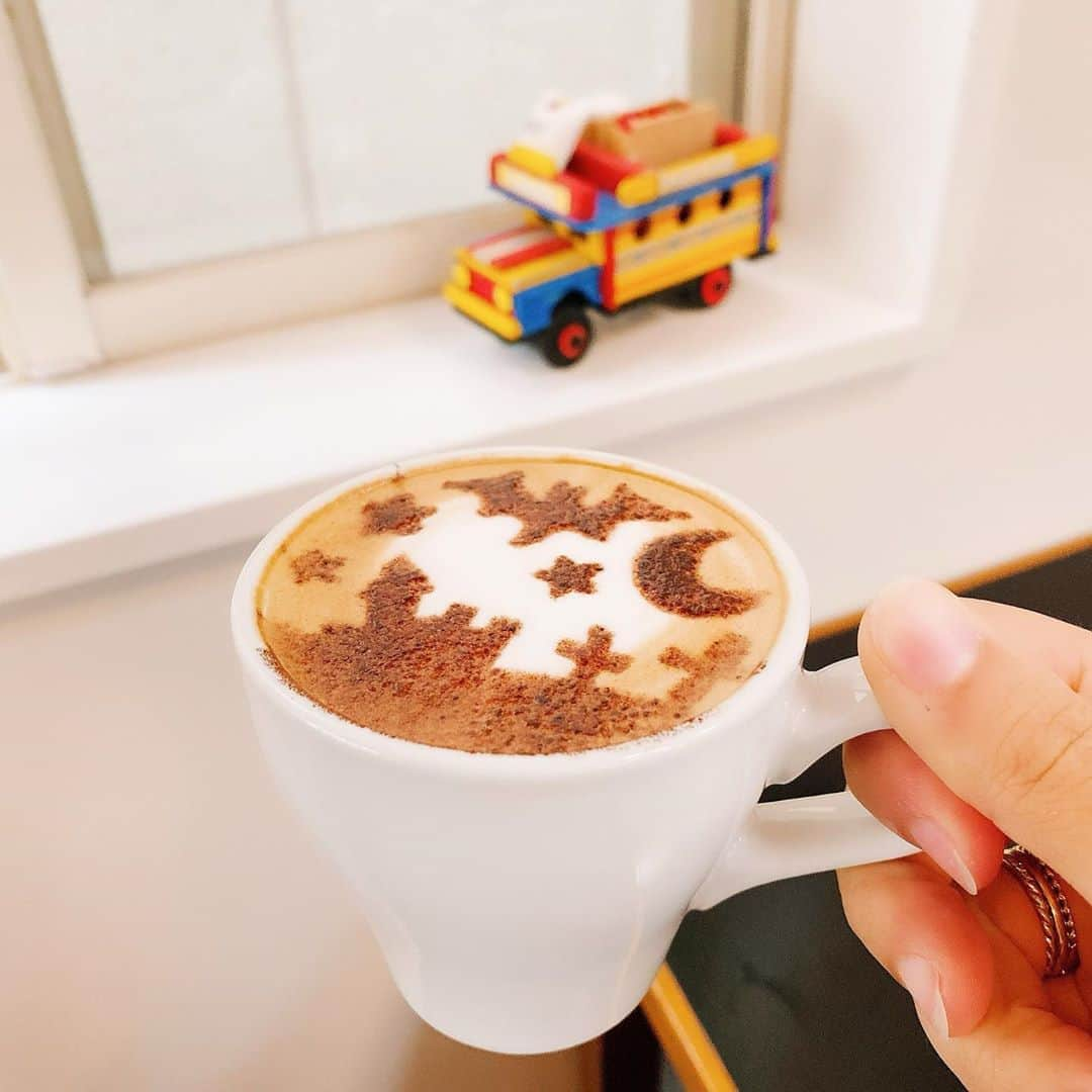 ジュリア・ミナトヤさんのインスタグラム写真 - (ジュリア・ミナトヤInstagram)「Halloween コピ☕️🎃💫🎆﻿ ﻿ ﻿ ﻿ ﻿ ﻿ ﻿ ﻿ ﻿ ﻿ #私はコーヒーj #コーヒー#ハロウィン#コーヒータイム#cafe#coffeetime#halloween  ﻿」10月21日 15時18分 - julia.minatoya