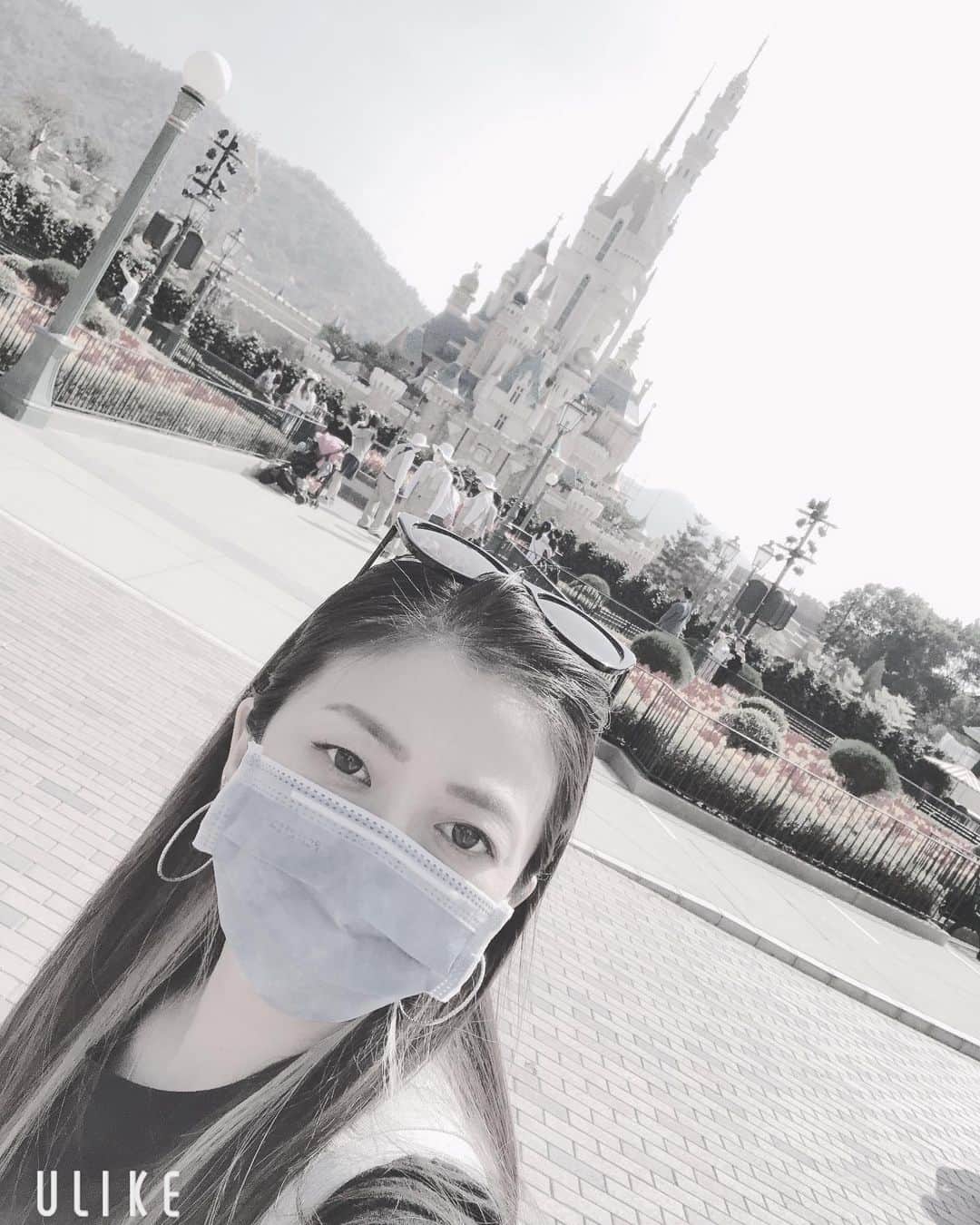 Liaさんのインスタグラム写真 - (LiaInstagram)「久々香港Disney  #香港暑い #スペースマウンテン5分待ち #27度 #スペースマウンテンで涼む」10月21日 15時19分 - lia_vocalist