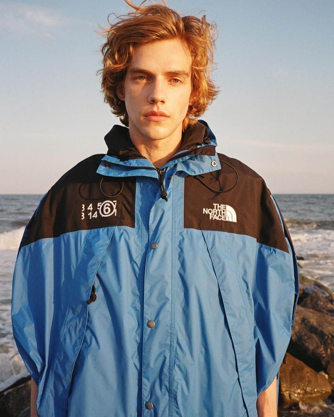 MM6 Maison Margielaさんのインスタグラム写真 - (MM6 Maison MargielaInstagram)「For the MM6 x The North Face collaboration, @vmagazine commissioned four photographers from four different countries to interpret the collection. #MM6TheNorthFace  Part 3 shot in Rockaways, New York Photography: @marietomanova Fashion: @deandicriscio Art Direction: @gabrielebaldotto Models: #AdotGak (@apmmodels) / @benjistaker (@imgmodels) Hair: @gonn24 using @amika」10月21日 15時20分 - mm6maisonmargiela