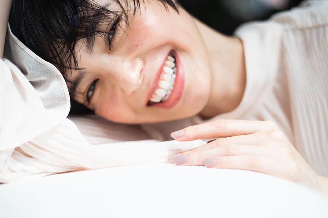 花盛友里のインスタグラム：「Shooting for @cosmekitchen book  コスキチブック今回も撮影させていただけて嬉しかったー！ ゆうちゃん可愛すぎ♡付録満載で前回も一瞬で売り切れちゃったみたいなので見つけたら是非！」