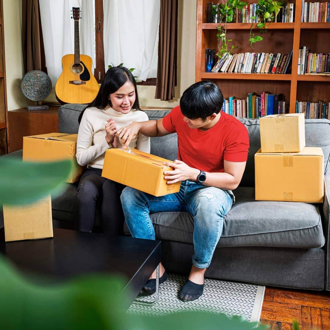 エアアジアのインスタグラム：「DAY 3: More shopping for everyone on airasia.com! 👜👠👖📦  You have 10 hours left to enjoy our promos on @airasiashop for 24 hours!   Great news! You can use your BIG Points as a form of payment on your purchases!  #airasiaForEveryone」
