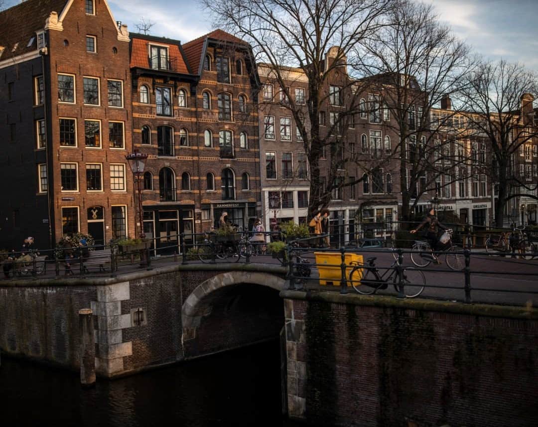 National Geographic Travelさんのインスタグラム写真 - (National Geographic TravelInstagram)「Photo by Muhammed Muheisen @mmuheisen / A cyclist crosses a canal bridge in Amsterdam, Netherlands. For more photos and videos from different parts of the world, follow me @mmuheisen and @mmuheisenpublic. #muhammedmuheisen #Amsterdam #Netherlands #Canals」10月21日 15時39分 - natgeotravel