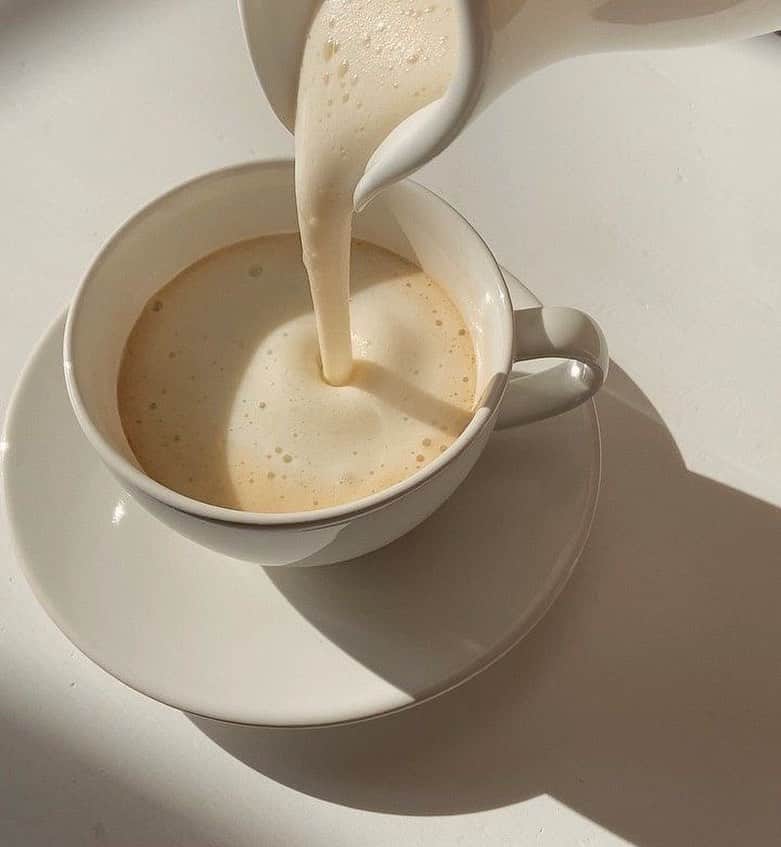のインスタグラム：「𝙱𝚞𝚎𝚗𝚘𝚜 𝚍𝚒𝚊𝚜」