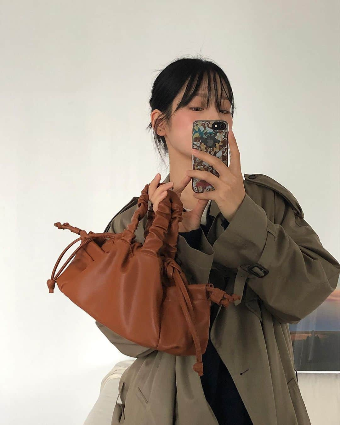 solsolさんのインスタグラム写真 - (solsolInstagram)「👜 𝐨𝐭𝐢𝐞 🤎」10月21日 15時48分 - solwlyy