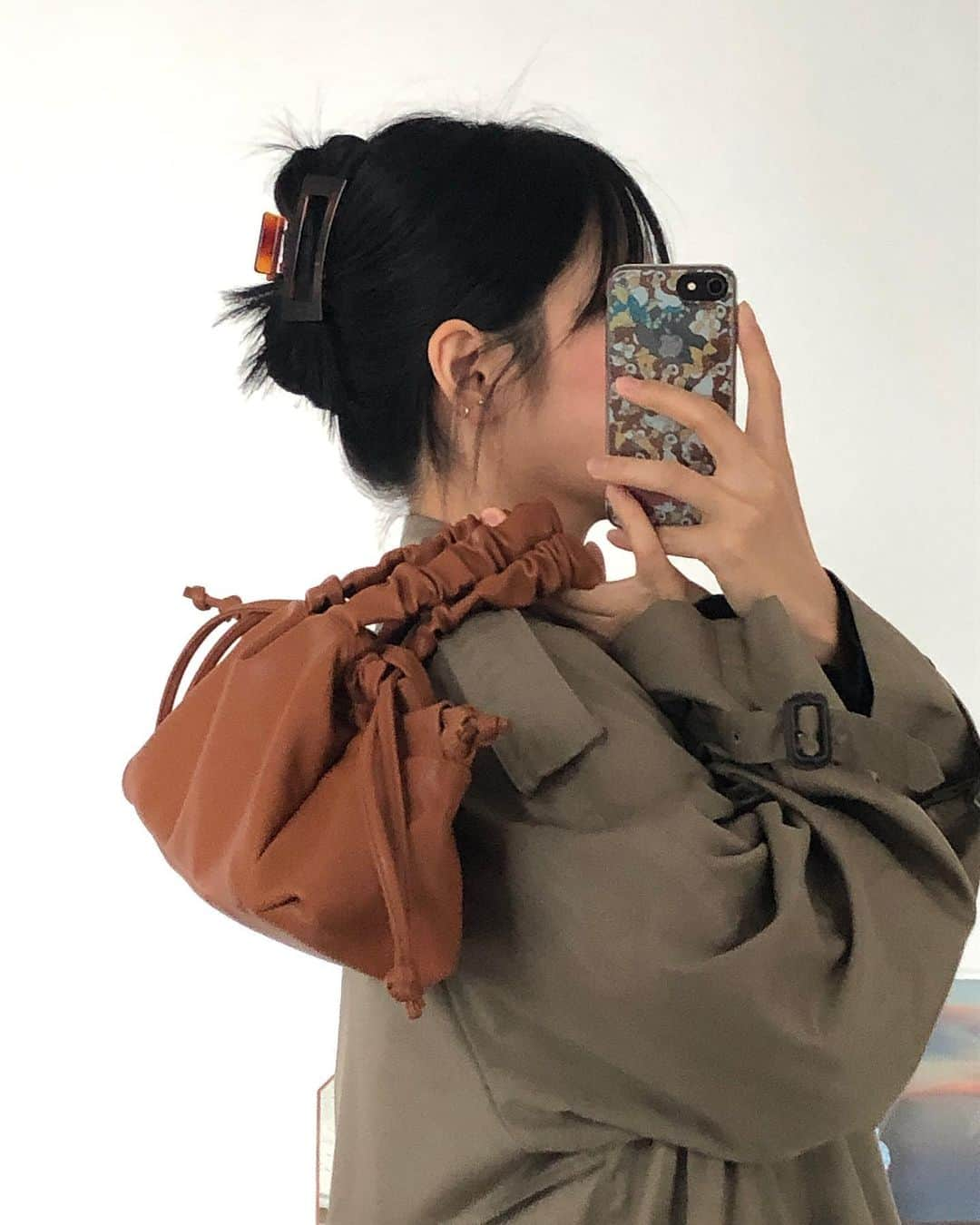 solsolさんのインスタグラム写真 - (solsolInstagram)「👜 𝐨𝐭𝐢𝐞 🤎」10月21日 15時48分 - solwlyy